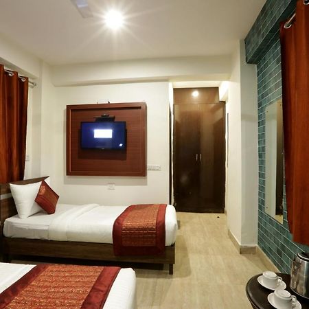 Hotel Airport Star Нью-Дели Экстерьер фото