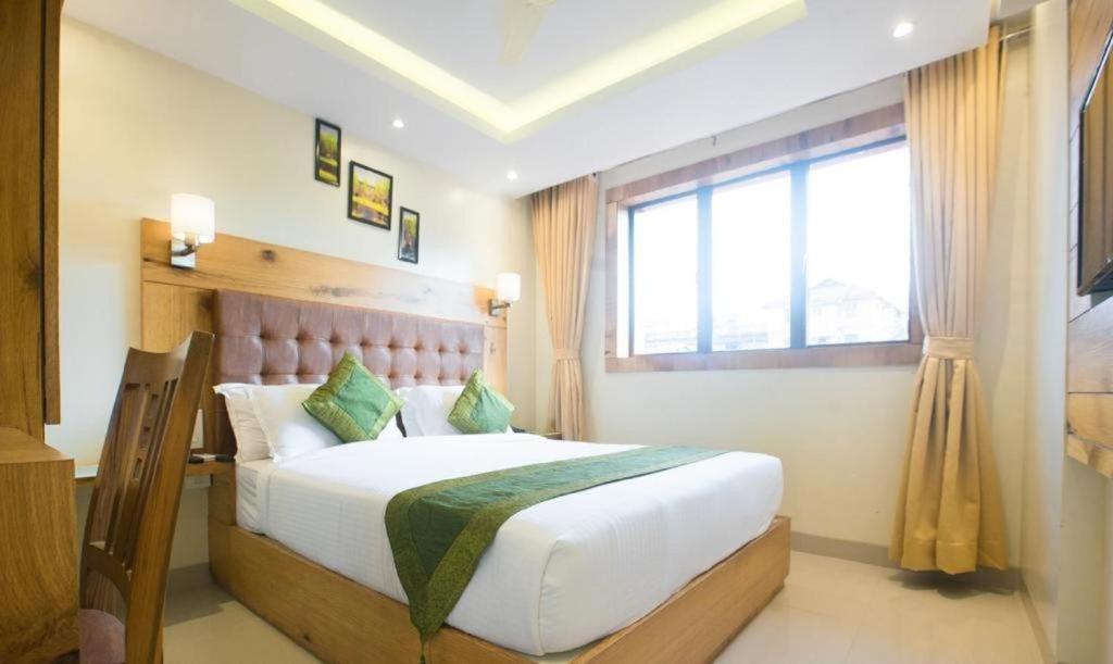 Hotel Airport Star Нью-Дели Экстерьер фото